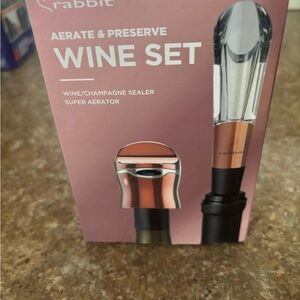 Rabbit Wine Set with Aerator and Sealer NWT never used